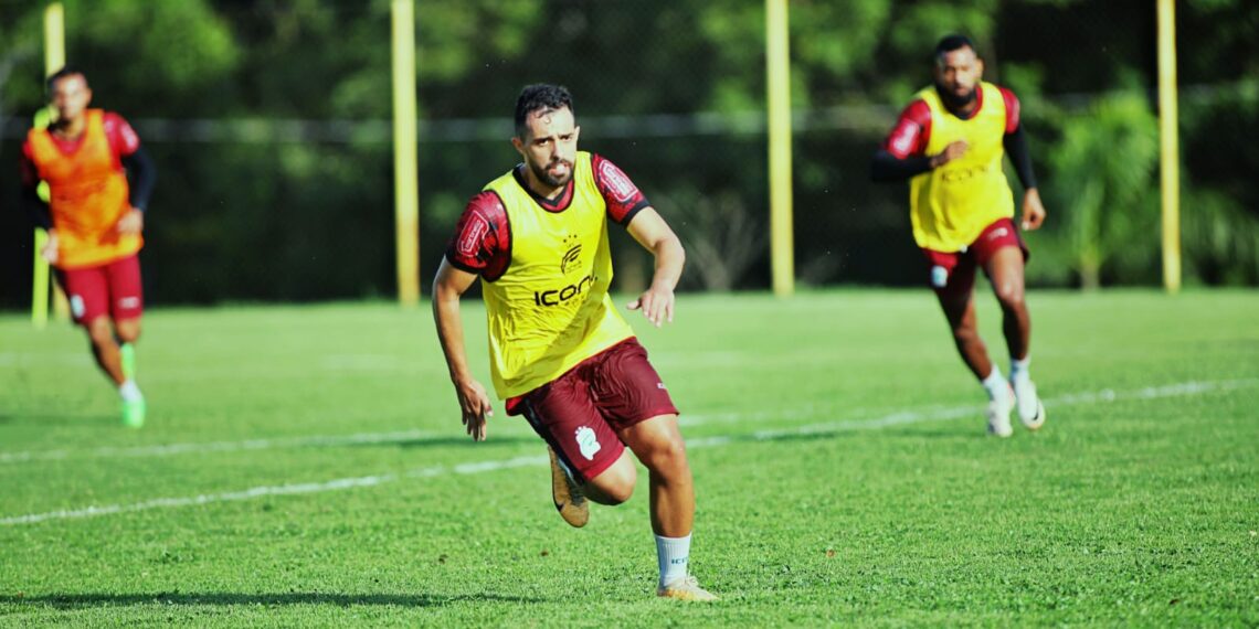 Lucas Santos é o novo reforço da linha de frente