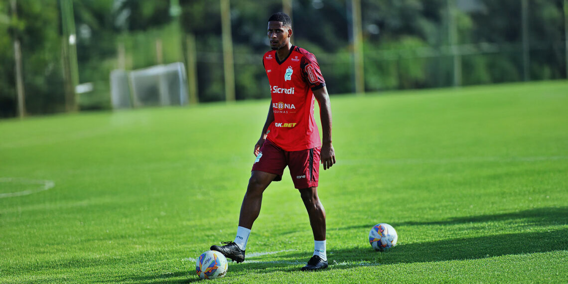 Luverdense promove zagueiro Juan ao elenco profissional